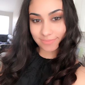 Meet your Posher, Casandra